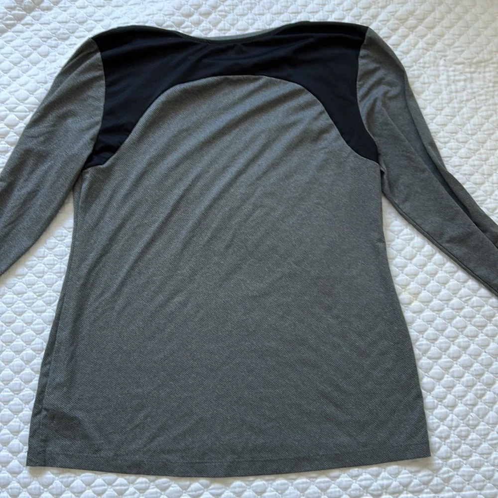 Activewear gray and black shirt - Picture 4 of 4